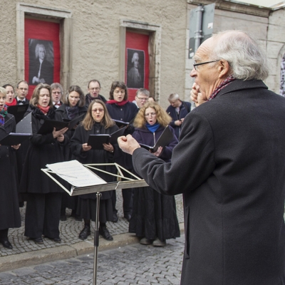 Herzlichen Glückwunsch, Carlchen! Geburtstagsständchen am Ort des ehemaligen Bachhauses - Bach-Projekt Weimar (Ltg. Klaus-Jürgen Teutschbein) - Foto: Guido Werner